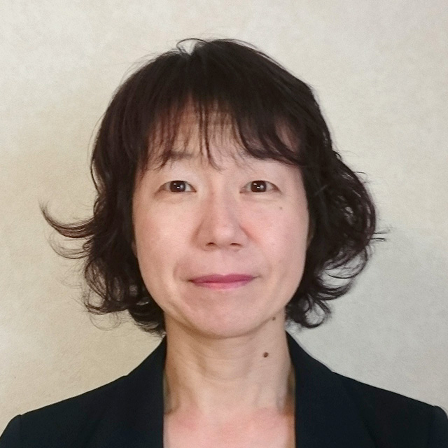 岩渕光子教授の顔写真です。